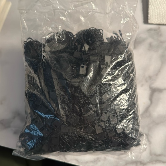 Renashed Hang Tag String Black - Picture 6 of 6